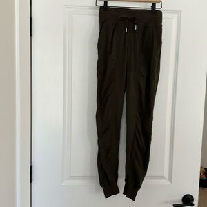 Lululemon joggers size 2 green